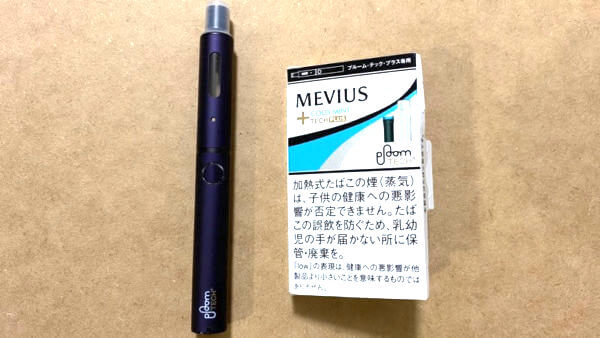 プルームテックプラス(Ploom TECH+)のバイオレット本体とたばこカプセルのパッケージ