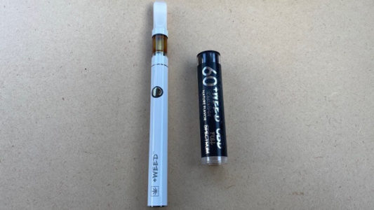 プラスウィードのバッテリーとフルスペクトラム・カートリッジ