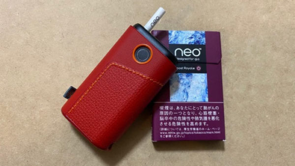 グロープロ純正レザースリーブのチリレッドとネオスティックのパッケージ