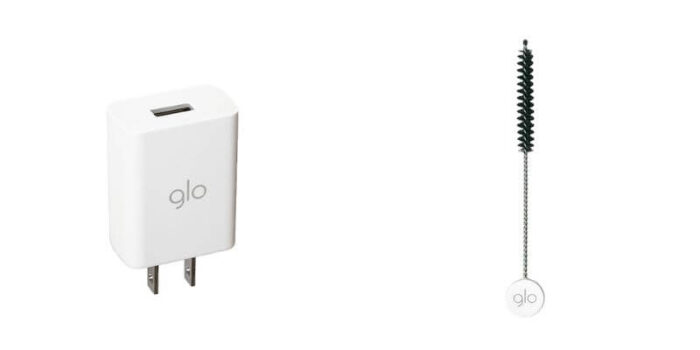 グローのACアダプターとクリーニングブラシ公式画像