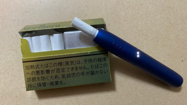 アイコスデュオのホルダーとブライトメンソールのパッケージ