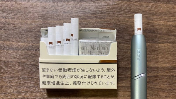 アイコスのホルダーとノアのパッケージ