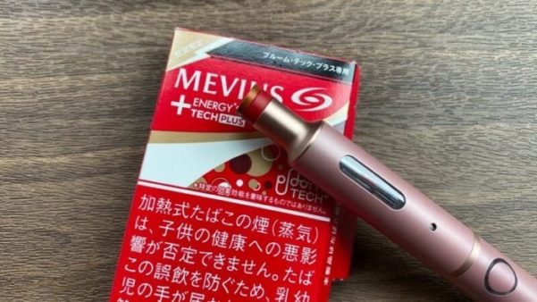 プルームテックプラス本体とエナジースパークミントのパッケージ