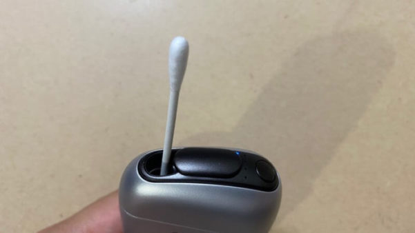 プルームエス2.0のアイスシルバー本体実機と綿棒