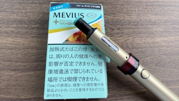 プルームテックプラス本体とエナジー・ピニャコラーダミントのパッケージ