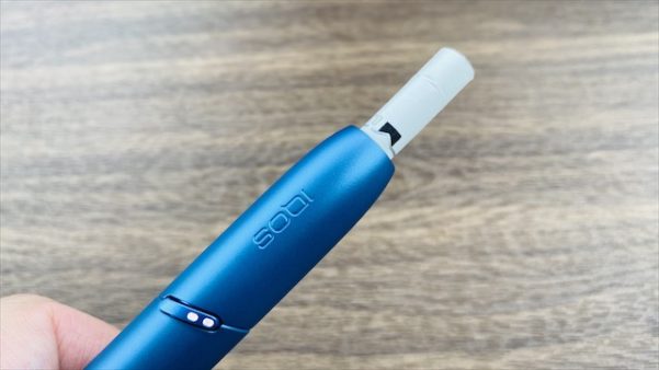 アイコスホルダーとブラックメンソールのスティック