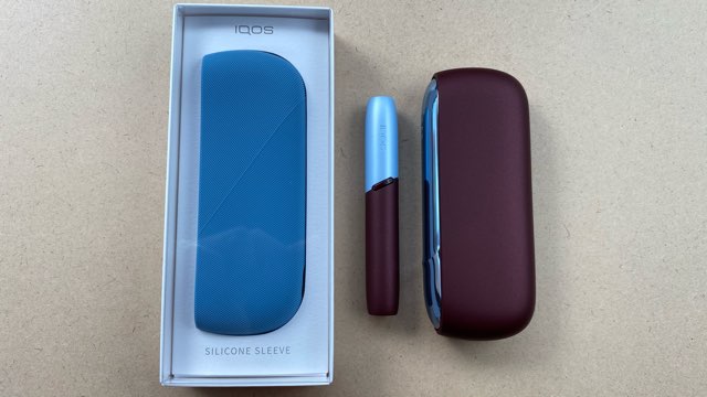 アイコスのフロステッドレッドとシリコンスリーブ