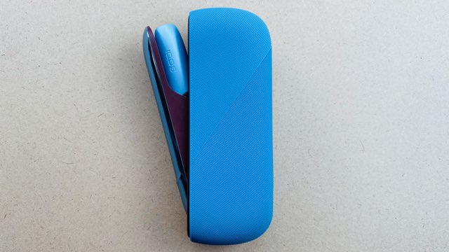 アイコスのフロステッドレッドとシリコンスリーブ