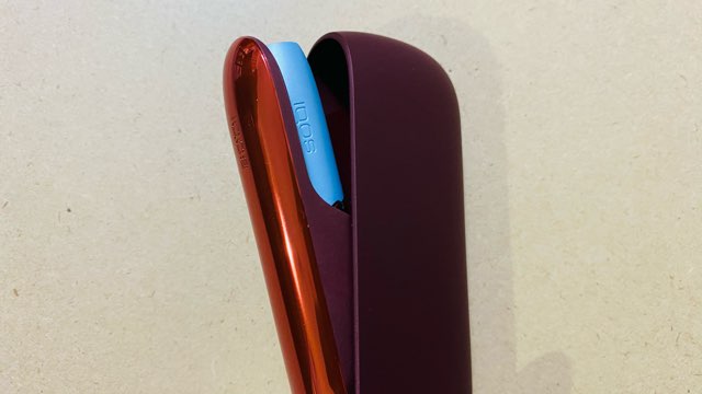 アイコスのフロステッドレッド・チャージャー