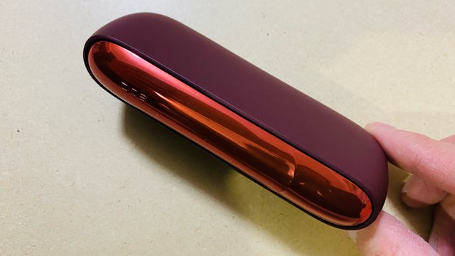 アイコスのフロステッドレッド・チャージャー