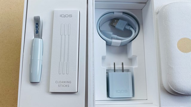 アイコスのフロステッドレッド・パッケージ