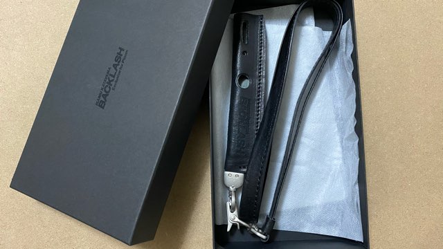 BACKLASHとPloomのレザーカバーのパッケージ