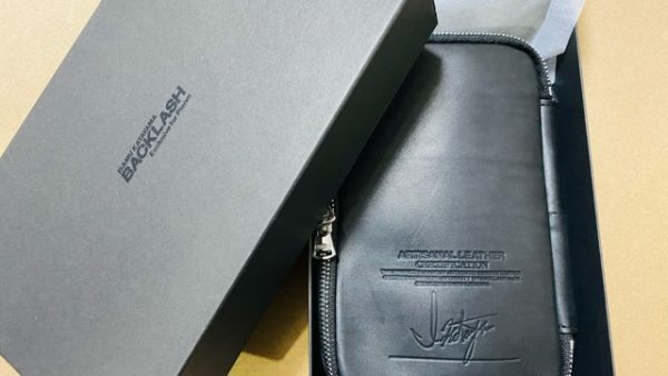 PloomとBACKLASHのマルチケースのパッケージ