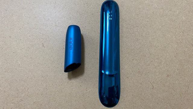 アクアブルーのキャップとドアカバー