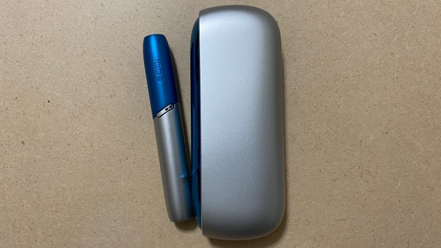 アイコス3デュオのムーンシルバーとアクアブルーのアクセサリー