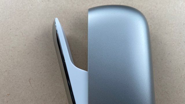 アイコス3デュオのムーンシルバー・チャージャー