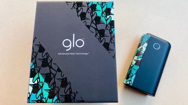 グローハイパープラスのペンギンエディションティール本体実機とパッケージ