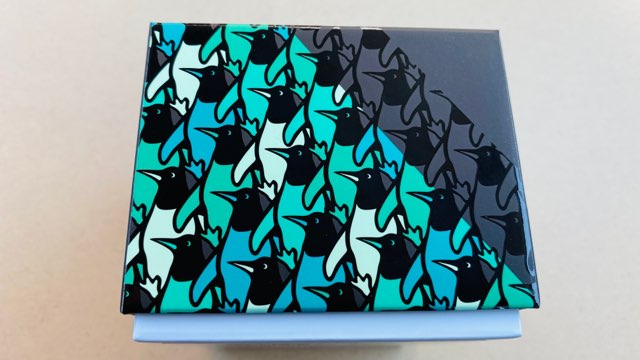 グローハイパープラスのペンギンエディション・パッケージ