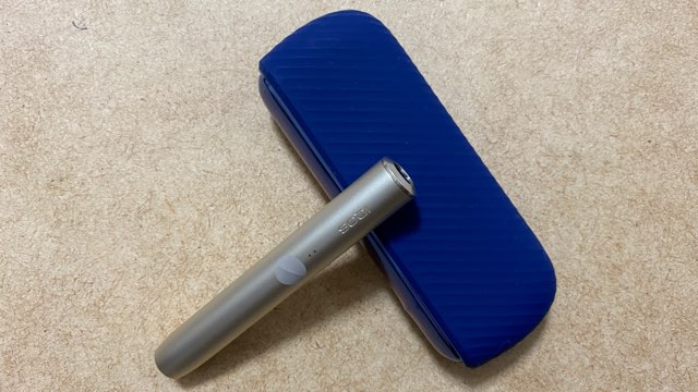 アイコスイルマのチャージャーとホルダー