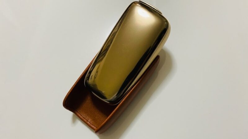 プルームX本体とレザーバックカバーのキャメル