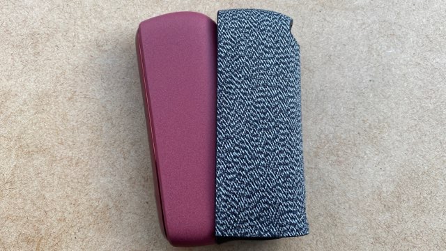 アイコスイルマ本体とファブリックスリーブ・ダークグレー