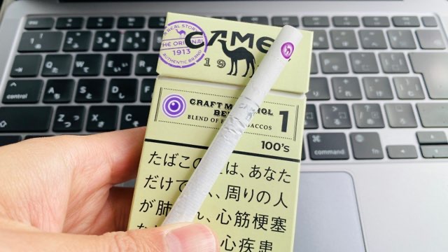 キャメル・クラフト・メンソール・ベリーカプセル・1・100ʼs・ボックスのパッケージとシガレット