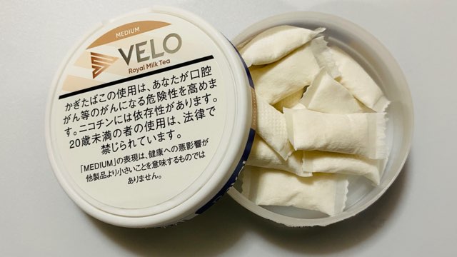 VELO(ベロ)ロイヤルミルクティー・ミディアム・ナノのパッケージとパウチ