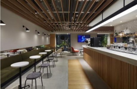 Ploomショップ銀座店のカフェスペース