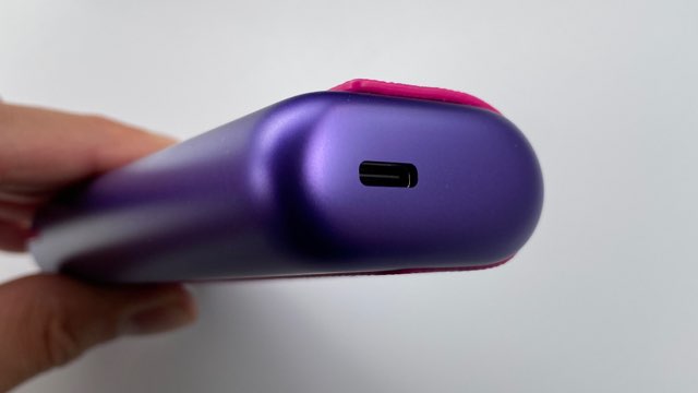 アイコスイルマプライム・ネオンモデルのチャージャー