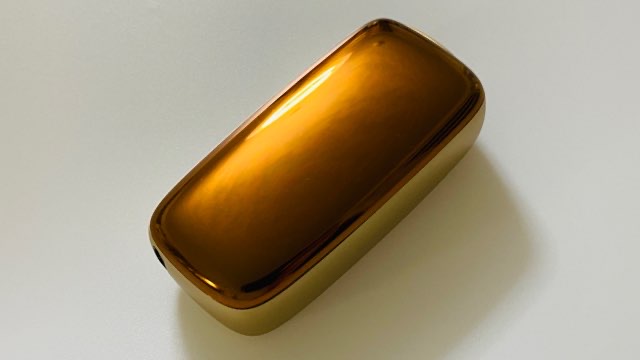 プルームX本体とフロントパネルのマンゴーイエロー