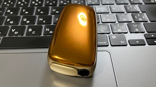 プルームX本体とフロントパネルのマンゴーイエロー