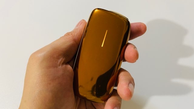 プルームX本体とフロントパネルのマンゴーイエロー