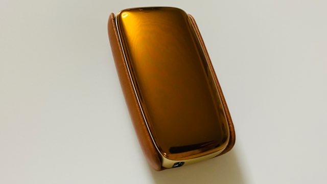 プルームX本体とフロントパネルのマンゴーイエロー