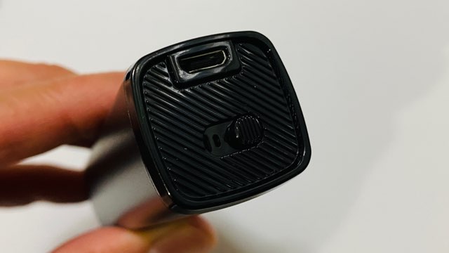 りきっどや使い切りVAPEのデバイス本体下部