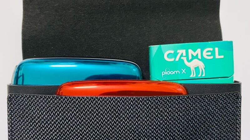 プルームX本体とたばこスティックとフロントパネルとファブリック・キャリーケース