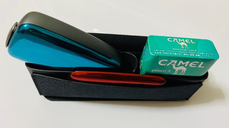 プルームX本体とたばこスティックとフロントパネルとファブリック・キャリーケース