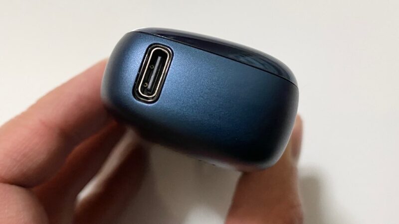 プルームX ディープスカイブルーのUSB端子