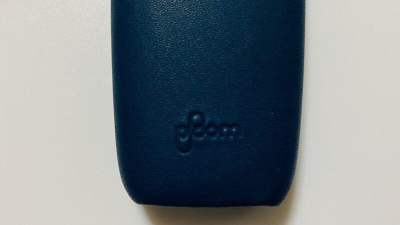 プルームX純正レザーバックカバーのブルーのロゴ