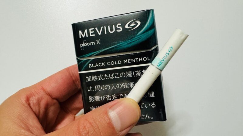 プルームXのメビウス ブラックコールドメンソールのパッケージとたばこスティック