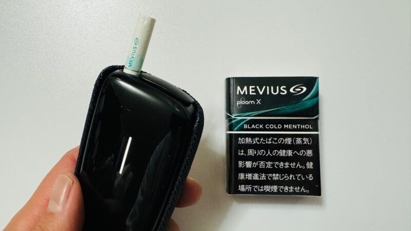 プルームXのメビウス ブラックコールドメンソールのパッケージとたばこスティック