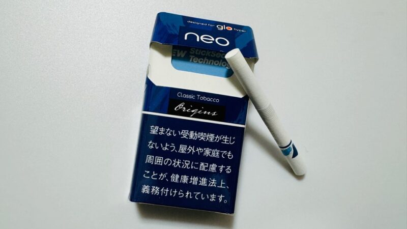 ネオ・クラシック・タバコ・glo hyper用のパッケージとスティック