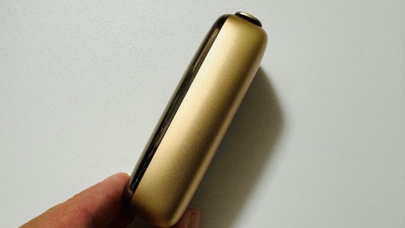 プルームXアドバンスド版シャンパンゴールド実機の側面