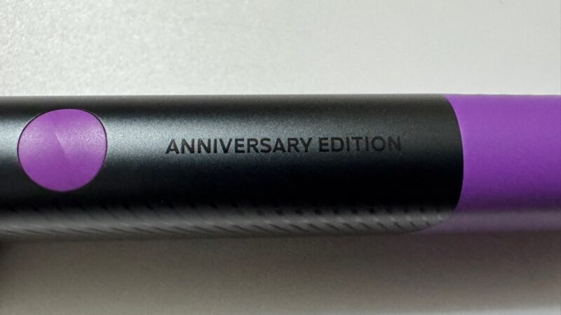 IQOSイルマiワン アニバーサリーモデル実機の側面ロゴ