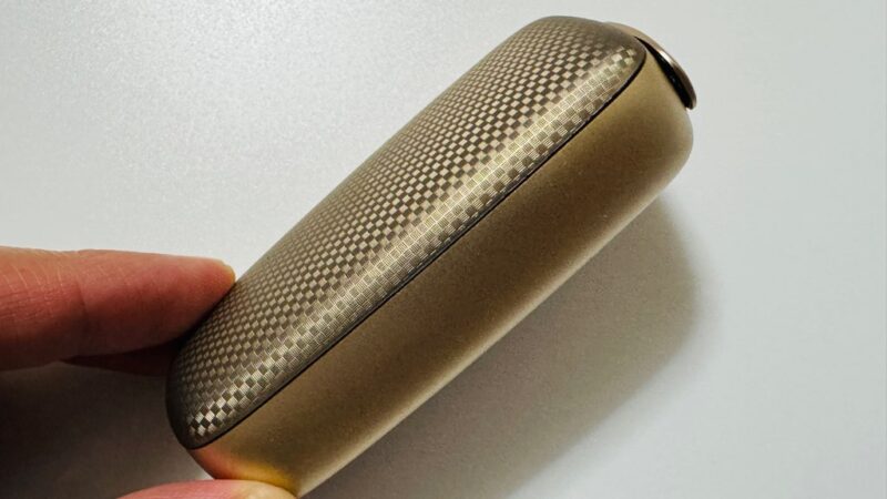 プルームXアドバンスド スクエアドシャンパンゴールド実機の側面