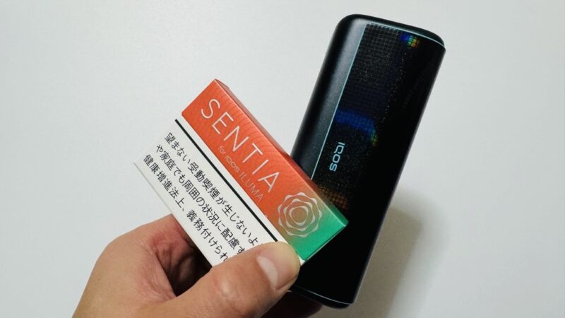 センティア フレッシュ コーラルのパッケージとアイコスイルマ本体