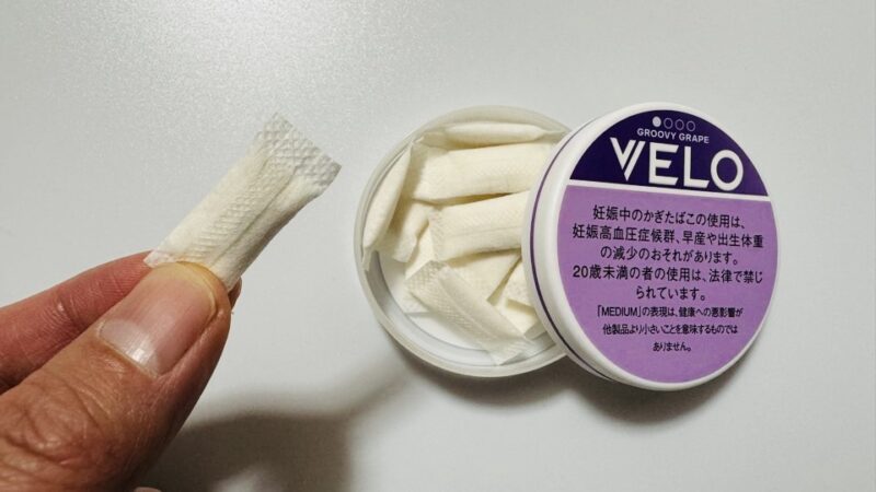 ベロ・グルービー・グレープ・ミディアムのパウチとパッケージ