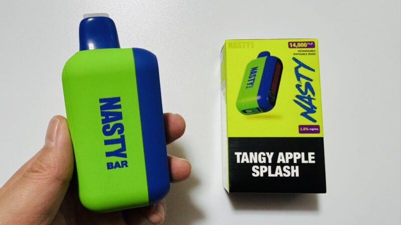 NASTY BAR 14000のタンイアップルスプラッシュとパッケージ