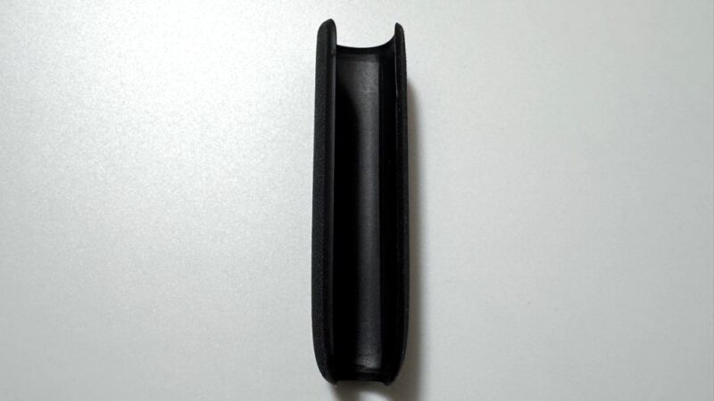 ジェットブラックのファブリックバックカバー内側