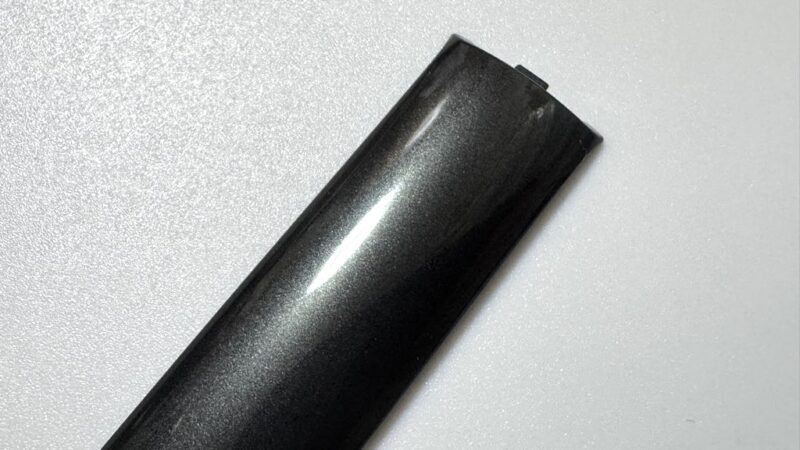 ジェットブラックのフロントパネル