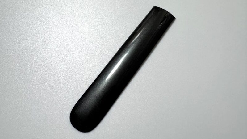 ジェットブラックのフロントパネル